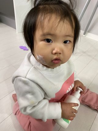 mom e 맘이 내추럴 베이비 케어 샴푸앤바스+로션 — 4.5점을 준 리뷰어가 2021년 1월 올린 사용 사진