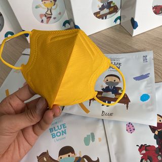 [블루 본 아이노우] 유아용 컬러마스크 40 PCS SET 2중 택 1 — 4.5점을 준 리뷰어가 2021년 4월 올린 사용 사진