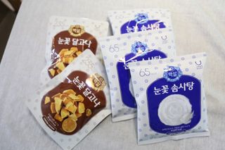 딜라이트 프로젝트  달콤한 눈꽃 간식세트( 눈꽃 솜사탕 / 레몬라임 솜사탕 / 달고나 총 7EA+스마트톡 증정) — 5점을 준 리뷰어가 2022년 5월 올린 사용 사진