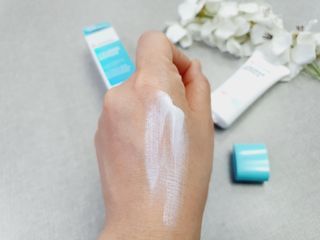 리더스코스메틱 리더스 카밍 바이오틱스 선 에센스 SPF 50+ PA++++ — 5점을 준 리뷰어가 2022년 5월 올린 사용 사진
