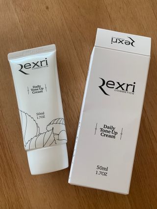 렉스리 데일리 톤업 크림 Rexri Daily Tone Up Cream — 5점을 준 리뷰어가 2022년 11월 올린 사용 사진