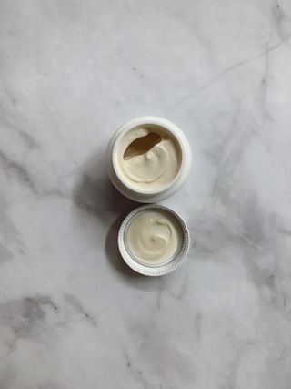 AYU25[아유트웬티파이브]다마스크로즈워터 베이스 천연 수분 촉촉 크림 — 2점을 준 리뷰어가 2021년 3월 올린 사용 사진