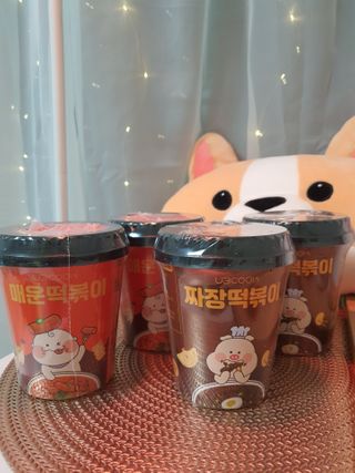 유비쿡 컵떡볶이 매운컵떡볶이2개/ 짜장컵떡볶이 2개  총 4개세트 — 5점을 준 리뷰어가 2021년 2월 올린 사용 사진