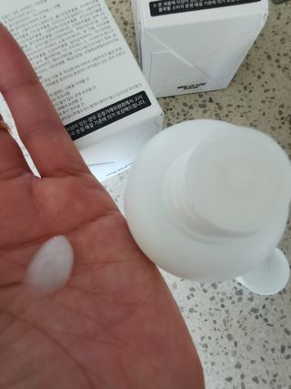 [HUREX] 휴렉스 볼류마이징 탈모완화 기능성 샴푸 150ml x 2개 — 5점을 준 리뷰어가 2021년 10월 올린 사용 사진