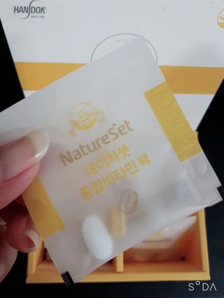 네이처셋 멀티비타민 종합비타민팩 1개월분 — 5점을 준 리뷰어가 2021년 6월 올린 사용 사진