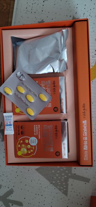 서울약사신협_내몸애발란스멀티비타민앤미네랄파워업_800mg x 90정 — 5점을 준 리뷰어가 2021년 5월 올린 사용 사진