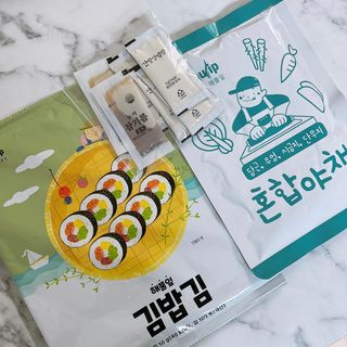 해풀잎 누구나 김밥*1ea [(혼합야채 35g *1ea,  김밥김 (5g, 5ea),  양념간장 (6g, 5ea), 참기름(5g, 2ea)] — 5점을 준 리뷰어가 2022년 7월 올린 사용 사진