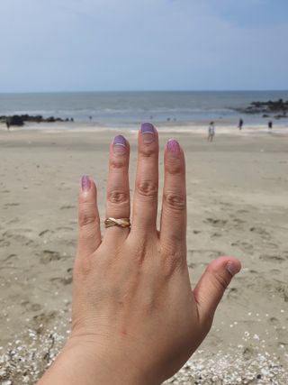 [네일가게] 햇빛에 닿으면 색이 변하는 신기한 햇살 반전 네일스티커 — 4점을 준 리뷰어가 2021년 8월 올린 사용 사진