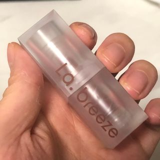 엘에이브리즈 겟 베러 벨벳 립스틱 04스위티쉬 캐럿 / 05스모키 로즈 — 3.5점을 준 리뷰어가 2021년 12월 올린 사용 사진