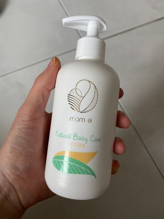 mom e 맘이 내추럴 베이비 케어 샴푸앤바스+로션 — 5점을 준 리뷰어가 2021년 1월 올린 사용 사진