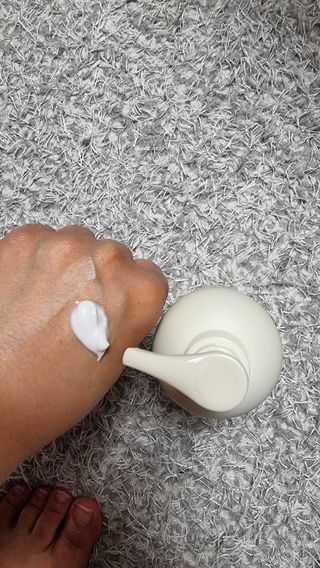 [위켄더스] 끈적임 없이 수분감을 채워주는 핸드& 바디로션 1종 랜덤발송 — 5점을 준 리뷰어가 2022년 5월 올린 사용 사진