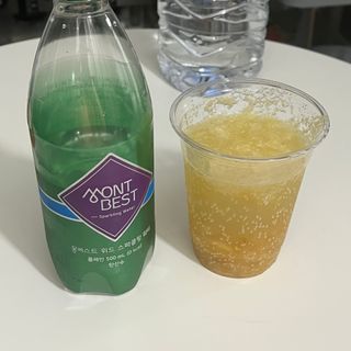 몽베스트 Montbest with Sparkling water Plain 20병 — 4.5점을 준 리뷰어가 2022년 5월 올린 사용 사진