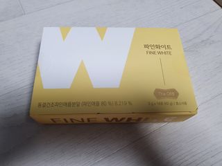 디오르 파인화이트 & 버닝레드 — 5점을 준 리뷰어가 2022년 1월 올린 사용 사진