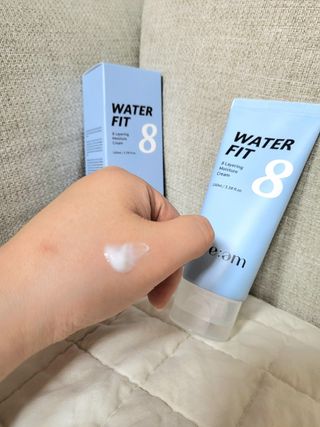 나우 [리브엠]피부 속부터 겹겹이, 촘촘하게! 워터핏8중 수분착붙 크림 — 5점을 준 리뷰어가 2025년 5월 올린 사용 사진