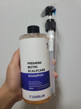 클라우드랩 프리미엄 비오틴 스칼프 케어 샴푸+ 브러쉬 — 5점을 준 리뷰어가 2021년 4월 올린 사용 사진