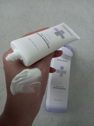 바노바기 코스메틱 바노바기 밀크씨슬 리페어 시카 선스크린 플러스 50ml — 5점을 준 리뷰어가 2023년 3월 올린 사용 사진