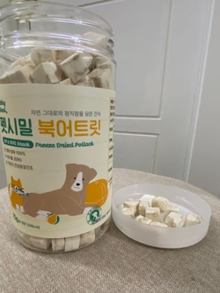 [펫시밀] 원물그대로 영양듬뿍 진공동결건조 북어트릿75g,치킨트릿100g,연어트릿75g 강아지 고양이 간식 — 5점을 준 리뷰어가 2023년 5월 올린 사용 사진