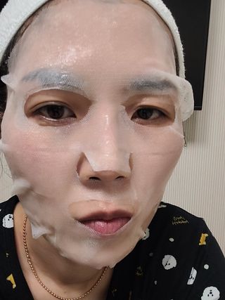리더스코스메틱 리더스 인솔루션 바세린 모이스처 마스크 — 5점을 준 리뷰어가 2022년 2월 올린 사용 사진