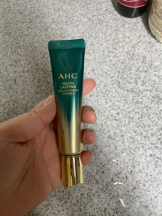 [NEW 탄력유턴 아이크림] AHC 유스 래스팅 리얼 아이크림 포 페이스 — 5점을 준 리뷰어가 2021년 2월 올린 사용 사진
