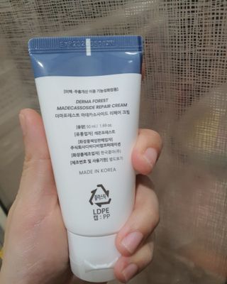 더마포레스트 마데카소사이드 리페어 크림,  모이스처라이징 아쿠아크림 — 4점을 준 리뷰어가 2021년 8월 올린 사용 사진