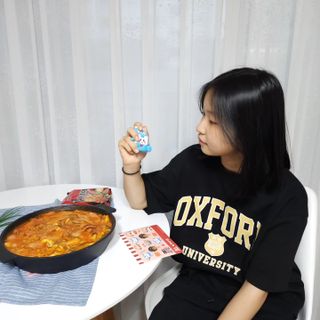 땅스부대찌개 X 브레드이발소 콜라보 비치타올 — 5점을 준 리뷰어가 2023년 6월 올린 사용 사진