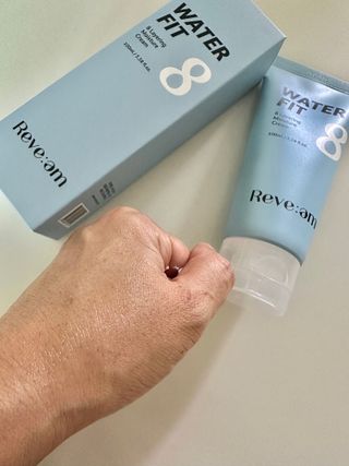 나우 [리브엠]피부 속부터 겹겹이, 촘촘하게! 워터핏8중 수분착붙 크림 — 5점을 준 리뷰어가 2025년 5월 올린 사용 사진