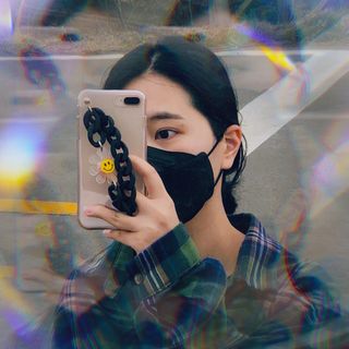 위케어 KF94 마스크 숨쉬기편한 귀안아픈마스크 국산원부자재 사용 식약처 승인 마스크 — 5점을 준 리뷰어가 2021년 4월 올린 사용 사진