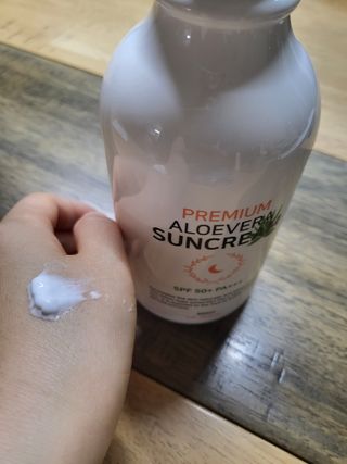 [닥터문] 프리미엄 알로에베라 선크림 500ml — 5점을 준 리뷰어가 2022년 6월 올린 사용 사진