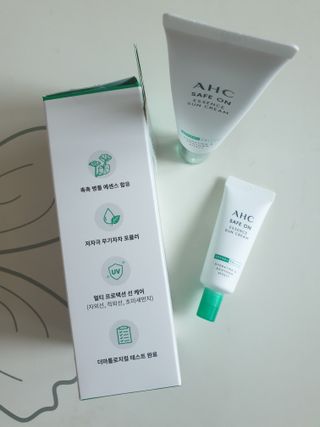 [AHC] 세이프온 에센스 선크림 올리브영 스페셜 증정 기획세트 — 5점을 준 리뷰어가 2022년 6월 올린 사용 사진
