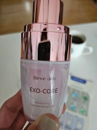 나우 [리브엠] 123억개 엑소좀으로 채운 눈부신 광채, 엑소코어 화이트닝 텐션 앰플 — 5점을 준 리뷰어가 2023년 8월 올린 사용 사진