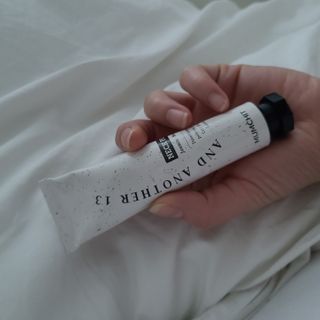 멈칫(MUMCHIT) 넥퍼퓸 NECKPERFUME 2가지 향 — 4점을 준 리뷰어가 2021년 11월 올린 사용 사진