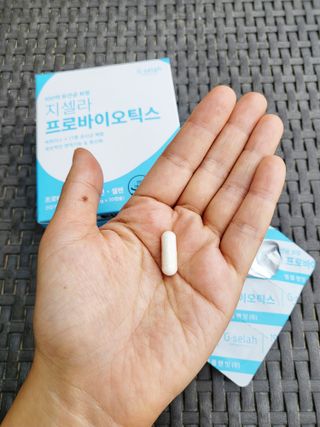 [지셀라] 프로바이오틱스 100억 유산균 보장 (1개월분 / 350mg X 30캡슐) — 3점을 준 리뷰어가 2023년 7월 올린 사용 사진