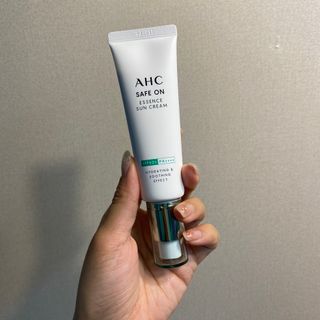 [AHC] 세이프온 에센스 선크림 올리브영 스페셜 증정 기획세트 — 5점을 준 리뷰어가 2022년 6월 올린 사용 사진