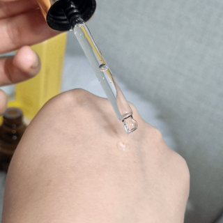 스킨큐어 산다화 비타민c 화이트닝 에센스 30ml — 5점을 준 리뷰어가 2023년 8월 올린 사용 사진