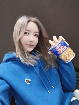 NISSIN 닛신 컵누들  4종 - 씨푸드오리지날, 씨푸드 스파이시, 씨푸드 커리, 씨푸드 XO소스 — 5점을 준 리뷰어가 2021년 10월 올린 사용 사진