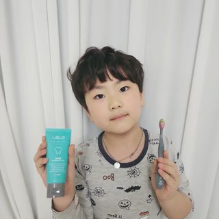 치과에서 쓰는 치약 _ 라벨제로 저불소 꼬마, 키즈, 유아, 베이비, 주니어 안전한 어린이치약 — 5점을 준 리뷰어가 2022년 12월 올린 사용 사진