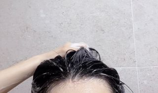 르핸스 퍼포밍 5 샴푸 비반트 포렛/베티버 포그 — 5점을 준 리뷰어가 2022년 12월 올린 사용 사진