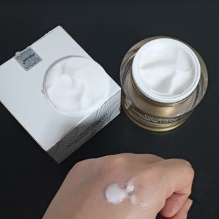 피부미 골드베릴 미라클페어 세레이징 퍼밍 크림 50ml — 5점을 준 리뷰어가 2021년 9월 올린 사용 사진