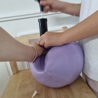 [트라택] 홈 필라테스 SET [미니짐볼+웨이트볼(0.5kg&1kg+요가블럭] — 5점을 준 리뷰어가 2022년 7월 올린 사용 사진