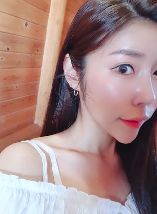 [골드앤디어] 지금 가장 핫한 신상, 빠르게 만나보세요 | 14K 사각 큐빅 라운드 원터치_3color 중 택 1 | — 5점을 준 리뷰어가 2021년 5월 올린 사용 사진