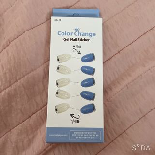 [네일가게] 햇빛에 닿으면 색이 변하는 신기한 햇살 반전 네일스티커_B — 4점을 준 리뷰어가 2021년 8월 올린 사용 사진