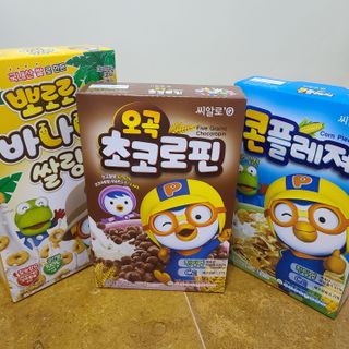씨알푸드 뽀로로 시리얼 3종 — 5점을 준 리뷰어가 2022년 2월 올린 사용 사진