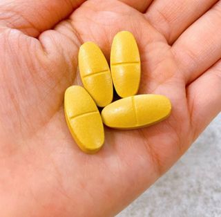 Swisse 스위스 고함량 밀크씨슬 35,000mg 60정 — 5점을 준 리뷰어가 2021년 11월 올린 사용 사진
