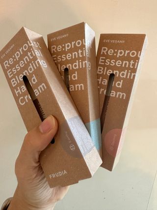 [후르디아] 끈적임 없는 착한성분 비건  핸드크림 3종 — 4.5점을 준 리뷰어가 2023년 2월 올린 사용 사진