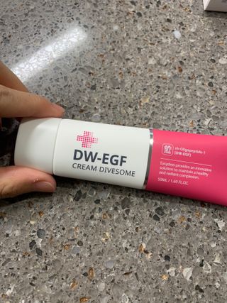 이지듀 DW-EGF 크림 다이브좀_콜라겐이 쏙쏙, 탄력피부로 다이빙 — 5점을 준 리뷰어가 2021년 2월 올린 사용 사진