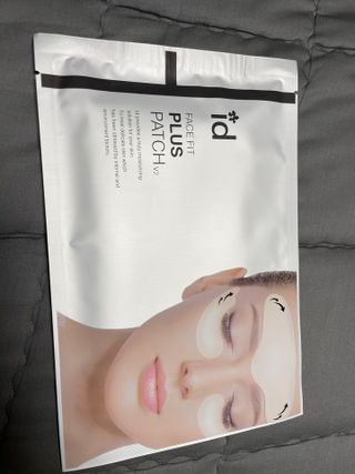 아이디플라코스메틱 아이디 페이스핏 플러스 패치 v2 — 4.5점을 준 리뷰어가 2021년 5월 올린 사용 사진