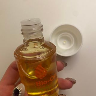 바이오오일 [바이오-오일] 스킨케어 오일 내추럴 60ml — 5점을 준 리뷰어가 2021년 10월 올린 사용 사진