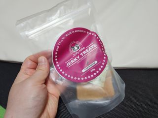 [졸리졸리] 애견 치즈스틱 (HORSE MILK CHEESE) — 3점을 준 리뷰어가 2023년 1월 올린 사용 사진