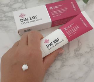 이지듀 DW-EGF 크림 다이브좀_콜라겐이 쏙쏙, 탄력피부로 다이빙 — 4점을 준 리뷰어가 2021년 2월 올린 사용 사진