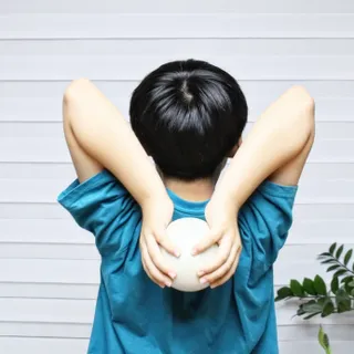 [트라택] 홈 필라테스 SET [미니짐볼+웨이트볼(0.5kg&1kg+요가블럭] — 5점을 준 리뷰어가 2022년 8월 올린 사용 사진